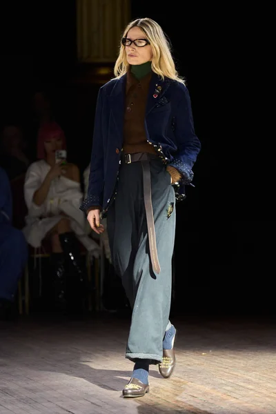 Look 27